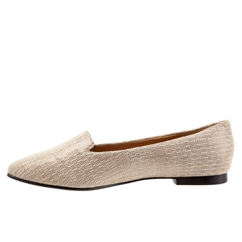 Trotters Harlowe T1707-134 Womens Beige Leather Slip On Loafer Flats Shoes