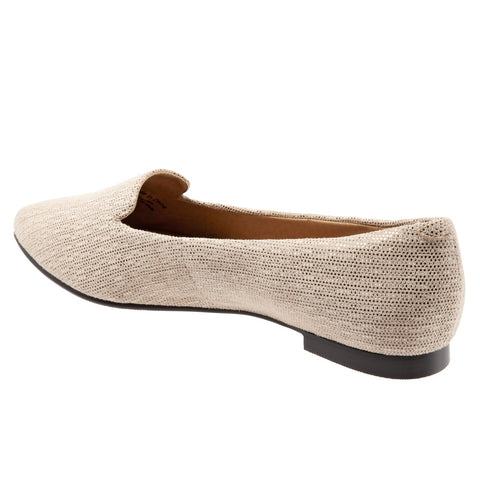 Trotters Harlowe T1707-134 Womens Beige Leather Slip On Loafer Flats Shoes