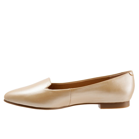 Trotters Harlowe T1707-712 Womens Gold Wide Leather Loafer Flats Shoes