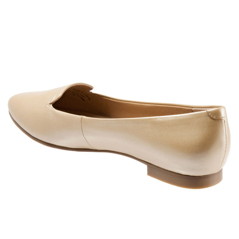 Trotters Harlowe T1707-712 Womens Gold Wide Leather Loafer Flats Shoes