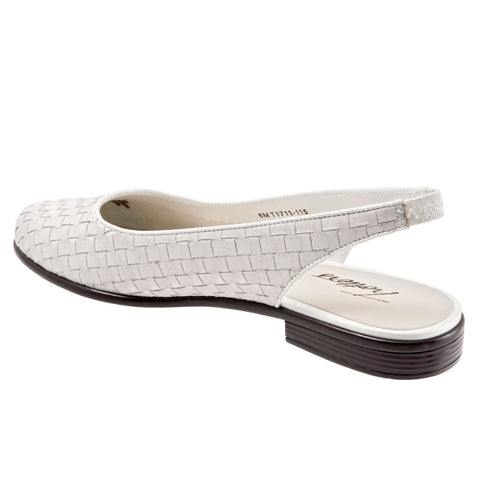 Trotters Lucy T1711-115 Womens White Wide Leather Slingback Flats Shoes