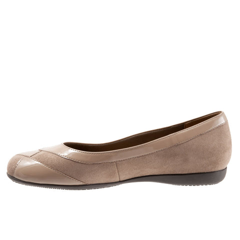 Trotters Sharp T1866-173 Womens Brown Wide Suede Slip On Ballet Flats Shoes