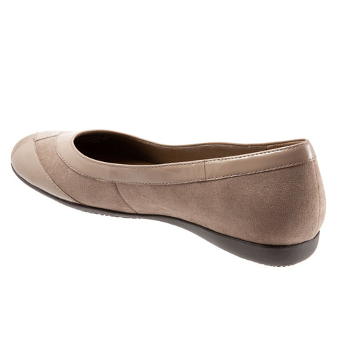 Trotters Sharp T1866-173 Womens Brown Wide Suede Slip On Ballet Flats Shoes