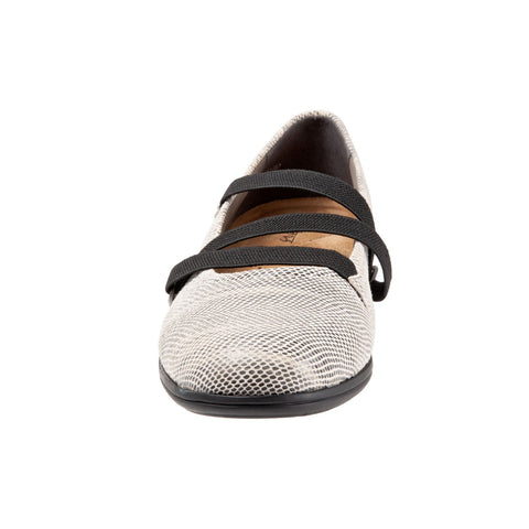 Trotters Della T1953-067 Womens Beige Wide Leather Ballet Flats Shoes