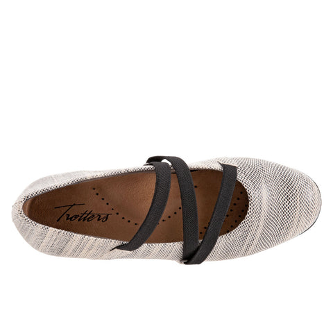 Trotters Della T1953-067 Womens Beige Wide Leather Ballet Flats Shoes