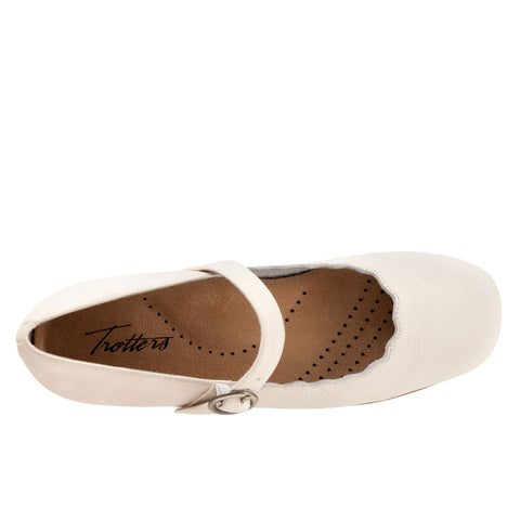Trotters Sugar T1963-126 Womens Beige Wide Leather Mary Jane Flats Shoes
