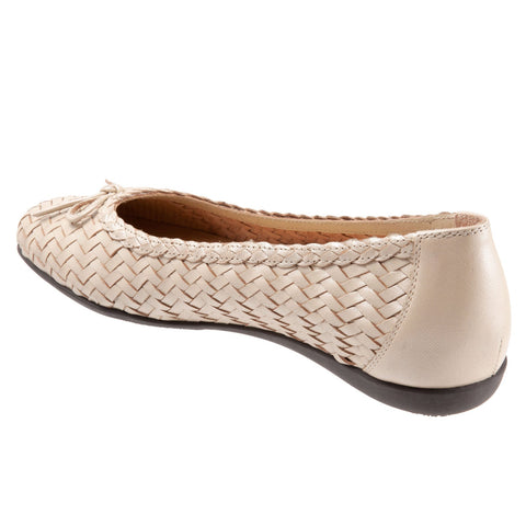 Trotters Gillian T2122-177 Womens Brown Narrow Leather Ballet Flats Shoes