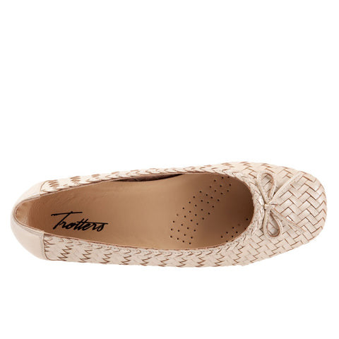 Trotters Gillian T2122-177 Womens Brown Narrow Leather Ballet Flats Shoes