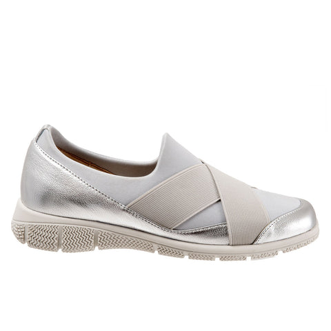 Trotters Urbana T2167-044 Womens Silver Wide Canvas Lifestyle Sneakers Shoes