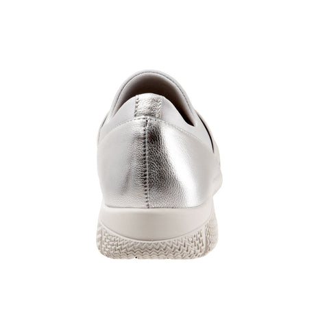 Trotters Urbana T2167-044 Womens Silver Wide Canvas Lifestyle Sneakers Shoes