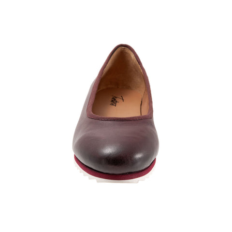Trotters Isla T2170-627 Womens Burgundy Leather Slip On Ballet Flats Shoes
