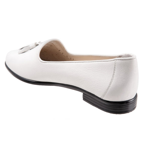 Trotters Liz Tassel T2224-100 Womens White Leather Loafer Flats Shoes