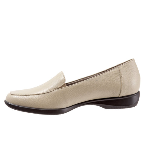 Trotters Jenn T9521-068 Womens Beige Wide Leather Slip On Loafer Flats Shoes