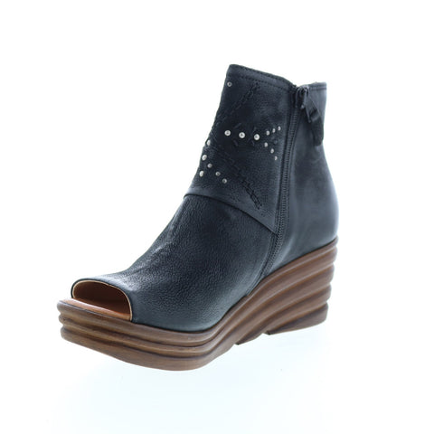 Miz Mooz Atlas M29009 Womens Black Leather Hook & Loop Wedges Sandals Shoes